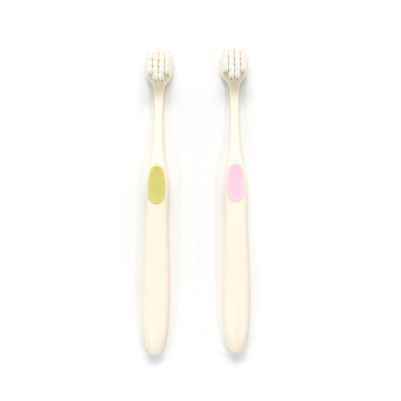 Escova de dentes de limpeza profunda para adultos com cerdas macias ultrafinas estilo EUA com cabo PP / TPE