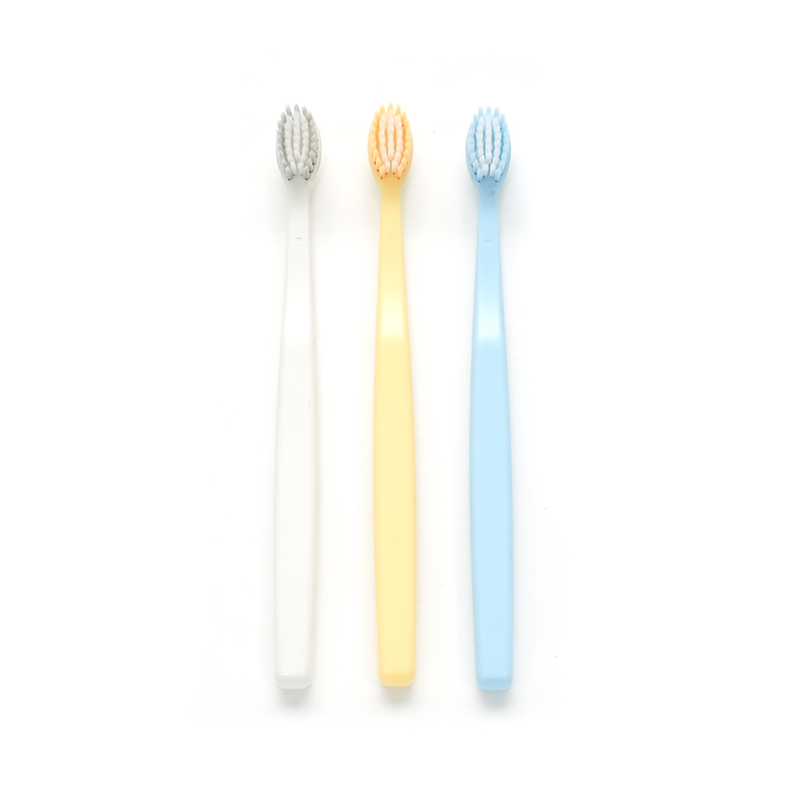 Escova de dentes para adultos com cerdas ultrafinas e macias de PBT com cabo PP para limpeza profunda que atende aos padrões EURO
